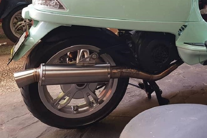 Knalpot BLARRR! dari Seventeen Garage untuk Vespa matic