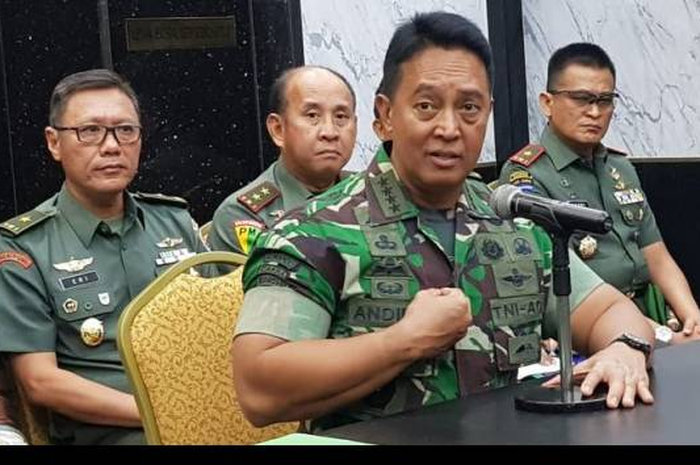 Kepala Staf TNI Angkatan Darat Jenderal Andika Perkasa saat memberikan keterangan pers soal Enzo Zenz Allie di Mabes TNI AD, Jalan Veteran, Jakarta Pusat, Selasa (13/8/2019). 