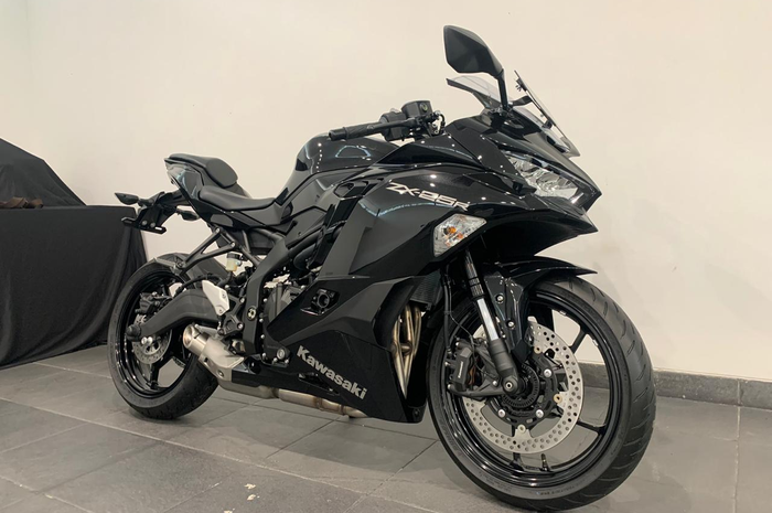 Wow Cuma Butuh 15 Menit Buat Pasang Lowering Kit di Kawasaki ZX-25R, Ada Tiga Setelan Lo!  