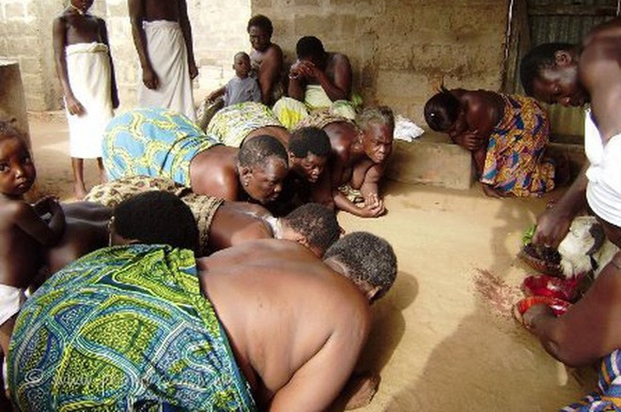Hal itulah memang yang terjadi di komunitas Suku Ewe di Afrika Barat ini, melakukan sebuah tradisi yang disebut Trikosi.