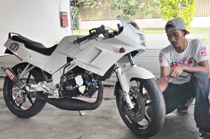 M. Fadli bersama Honda NSR 150 R kesayangannya