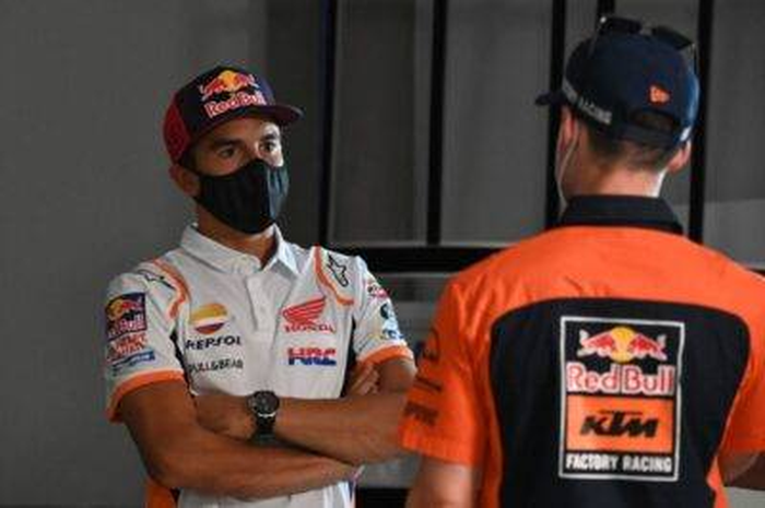 Belum resmi satu paddock di tim Repsol Honda, Marc Marquez sudah peringatkan Pol Espargaro dalam konferensi pers MotoGP Jerez 2020.