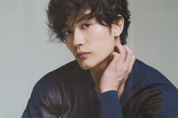 Aktor popular Jepang, Haruma Miura ditemukan tewas di rumahnya di Tokyo. Menurut polisi, besar dugaan dia melakukan bunuh diri.