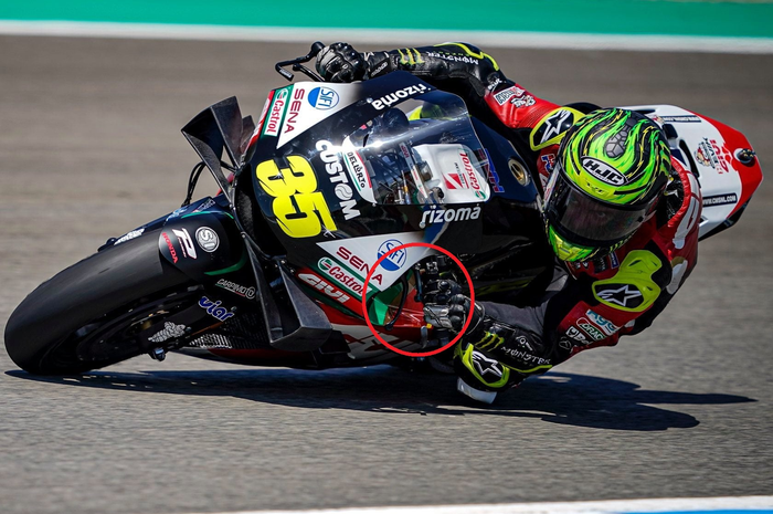 Pembalap LCR Honda, Cal Crutchlow uji coba tuas rem belakang yang di pindah ke tangan kiri pada MotoGP Spanyol 2020.