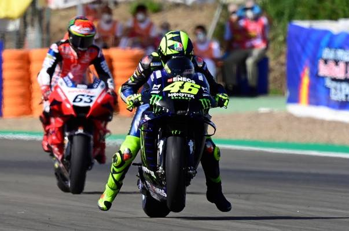 Manajer tim Yamaha, Massimo Meregalli buka-bukaan mengungkap masalah yang dihadapi Valentino Rossi di FP1 dan FP2 MotoGP Spanyol 2020.