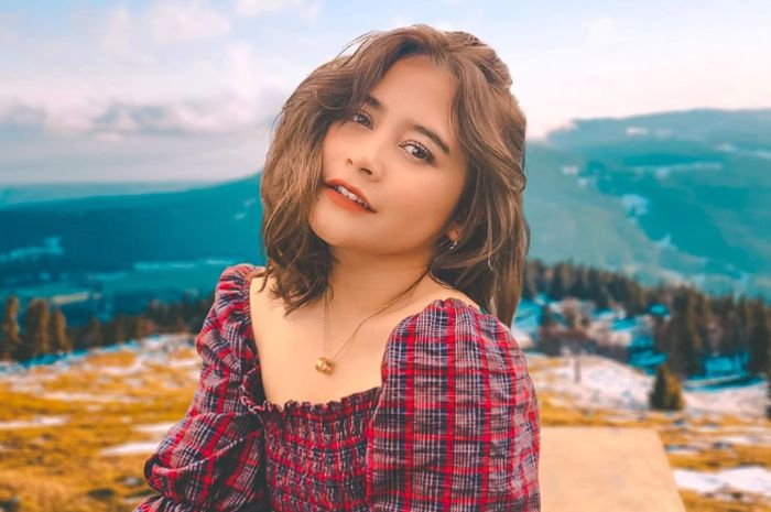 Prilly Latuconsina 
