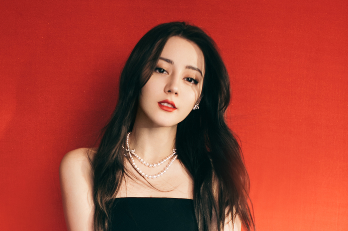 Artis China Dilraba Dilmurat yang saat ini menjadi perbincangan terkenal memiliki bagian tubuh yang disebut butterfly hips atau pinggang kupu-kupu.