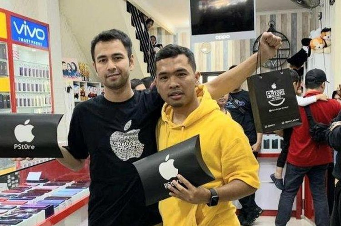 Putra Siregar berfoto dengan Raffi Ahmad