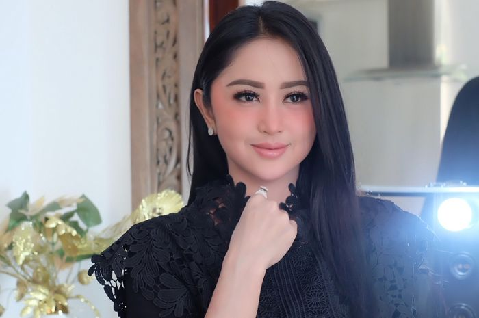 Dewi Perssik 