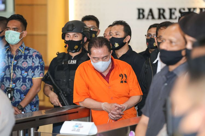 Terpidana kasus korupsi pengalihan hak tagih (cessie) Bank Bali Djoko Tjandra tiba di Bareskrim Mabes Polri, Jakarta, Kamis (30/7/2020). Djoko Tjandra ditangkap di Malaysia.