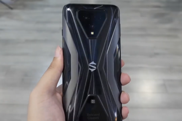 Tampilan bodi belakang smartphone Black Shark 3s yang diluncurkan Xiaomi pada hari Jumat (31/7).