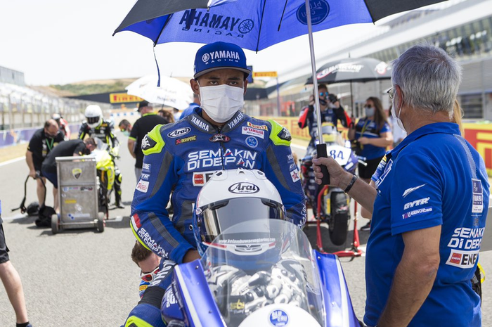 Pembalap Indonesia Galang Hendra Pratama akhirnya berhasil menyelesaikan lomba di race 2 WorldSSP Spanyol 2020 finis posisi 16. Nyaris dulang poin perdana