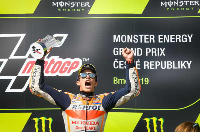 Marc  Marquez tampil perkasa di MotoGP Ceko 2019 raih pole position dan juga juara. Kontras dengan MotoGP Ceko 2020 kondisi fisiknya dipertanyakan karena cedera patah tulang lengan kanan atas
