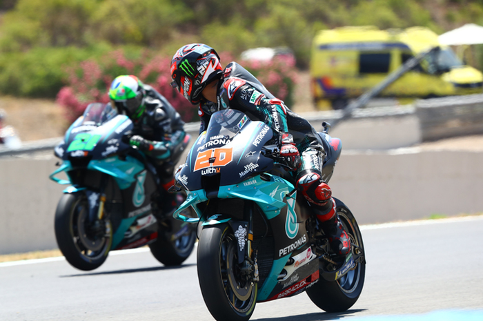 Kalau Fabio Quartararo menang di MotoGP Ceko 2020 akhir pekan ini. Lagi-lagi Fabio Quartararo nyamain idolanya lagi, Valentino Rossi 