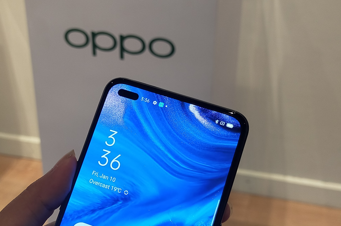 Dual punch hole Oppo Reno4