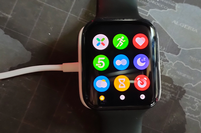 Tampilan menu WearOS di Oppo Watch 