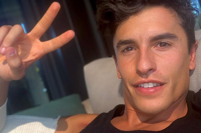 Marc Marquez bikin geger lagi, pembalap Repsol Honda itu pulang dari rumah sakit 24 jam lebih cepat dari yang direncanakan.