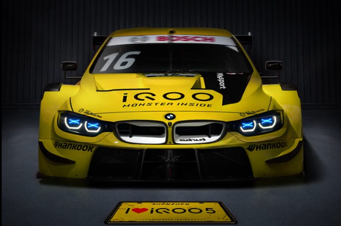 Tangkapan layar poster kolaborasi antara iQOO 5 dan BMW M Motosport