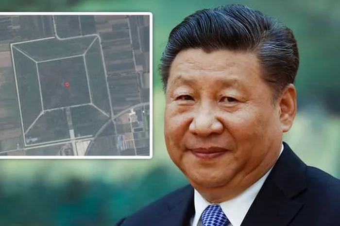 Bangunan itu dibiarkan tersembunyi di hutan yang sangat lebat, sementara China terus menjaganya dengan pasukan militer yang ketat.