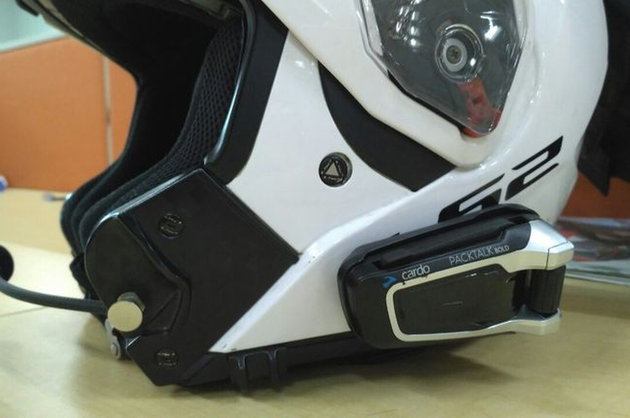 Begini cara merawat intercom helm Cardo Packtalk