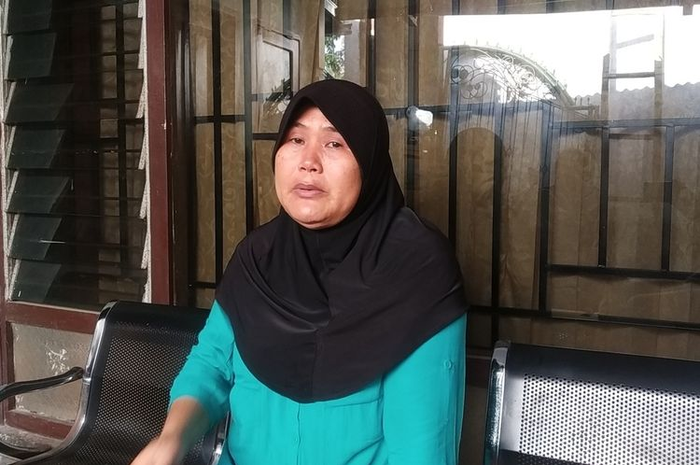 Meski digugat oleh anak kandungnya sendiri, seorang ibu berjanji akan mempertahankannya mati-matian karena wasiat suaminya yang begitu menyentuh.