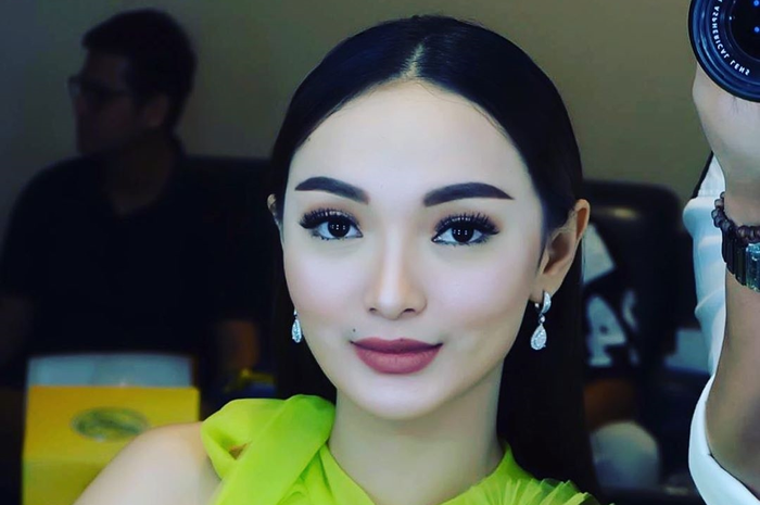 Pamer Potret Menawannya Saat Dikawal Turun dari Helikopter, Perut Kempes Zaskia Gotik Justru Bikin Salfok Netizen: Walau Bumil, Cantiknya Enggak Kurang Kok!