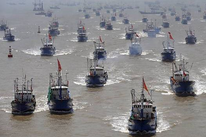 Kapal-kapal berbendera China.