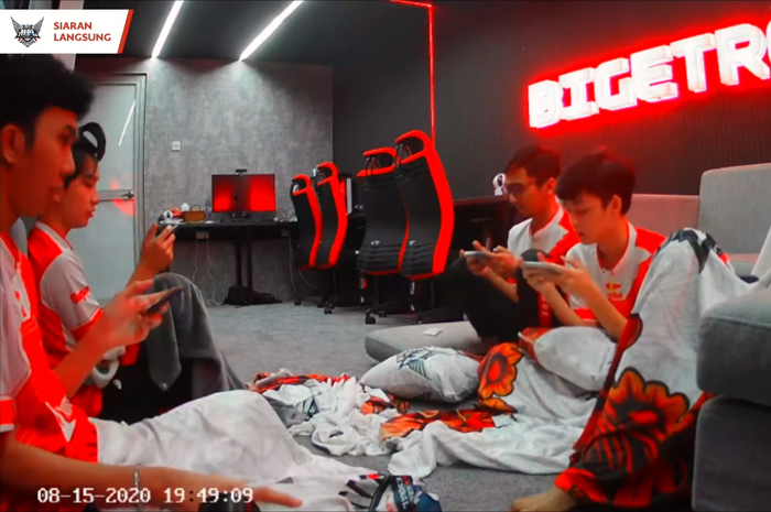 Suasana Gaming House Bigetron Alpha