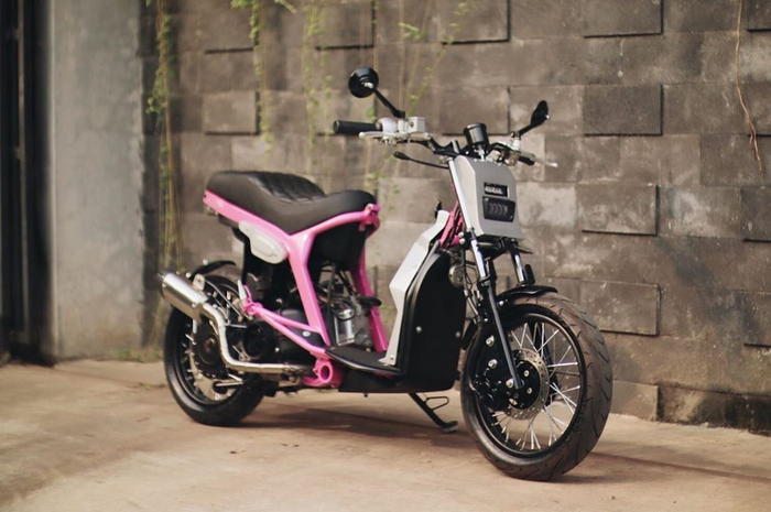 Motor custom Suzuki Lets garapan Batakastem Workshop. Ternyata motor matic dari merek Suzuki mudah dirombak jadi motor custom!