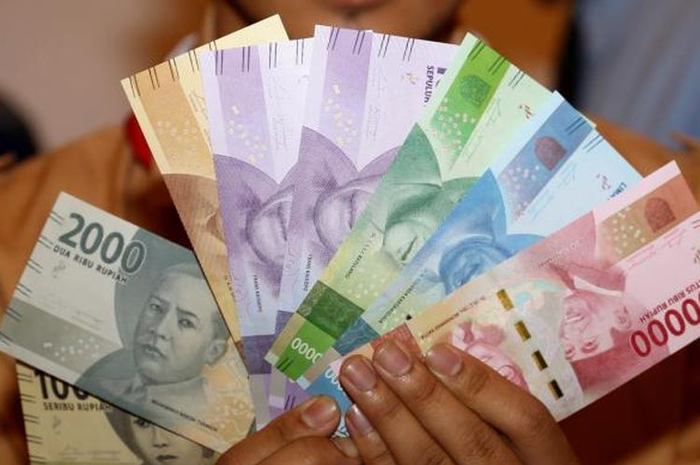 Gaji masih UMR? Bantuan Rp 600 ribu dari pemerintah bisa didapat pakai 6 cara ini, uang bensin aman nih.
