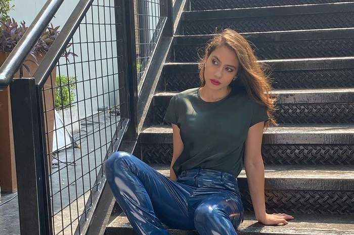 Pamer potret kenakan bra dengan rambut tergerai, tampilan Pevita Pearce jadi sorotan!