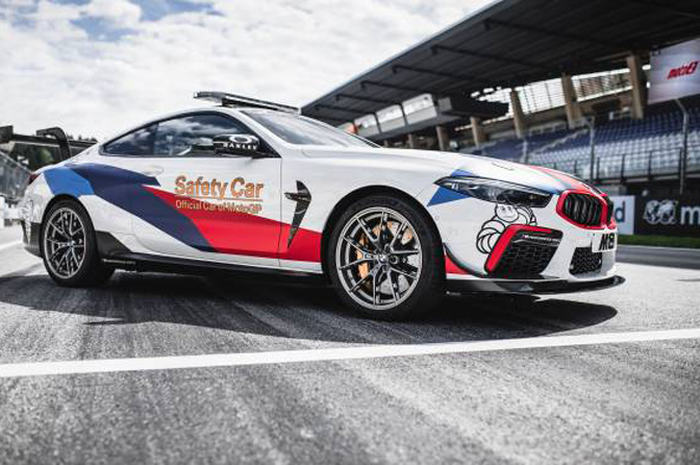 BMW M Series sudah beberapa tahun jadi safety car di MotoGP. Tahun ini BMW M jadi nama titel event MotoGP Styria 2020 dan buat juaranya diganjar satu unit mobil baru BMW M4 2021