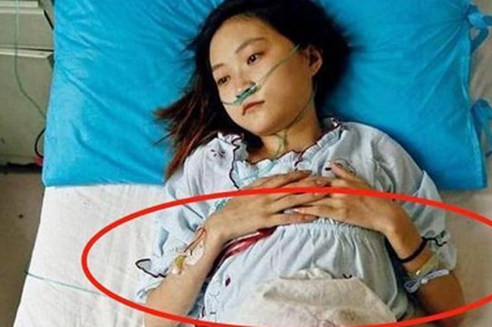 Dia merupakan "pelanggan" di klinik itu, sehingga dokter sampai dengan mudah mengenali wanita tersebut.