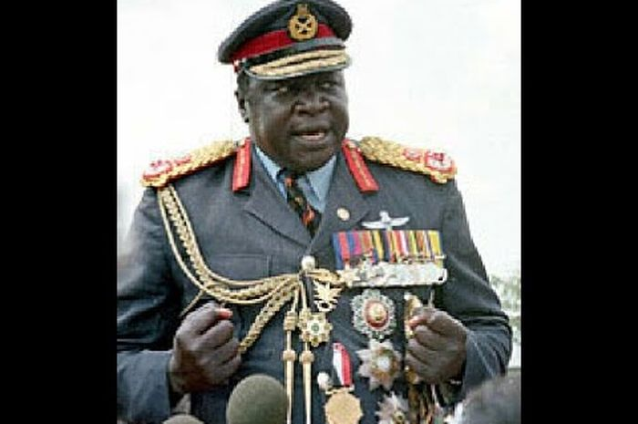 Diktator Uganda, Idi Amin sempat kepergok berhubungan dengan istri orang hingga ngacir tanpa busana.