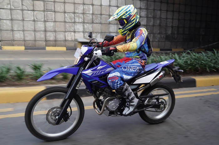 Arief Instruktur YRA saat turing naik Yamaha WR 155 R
