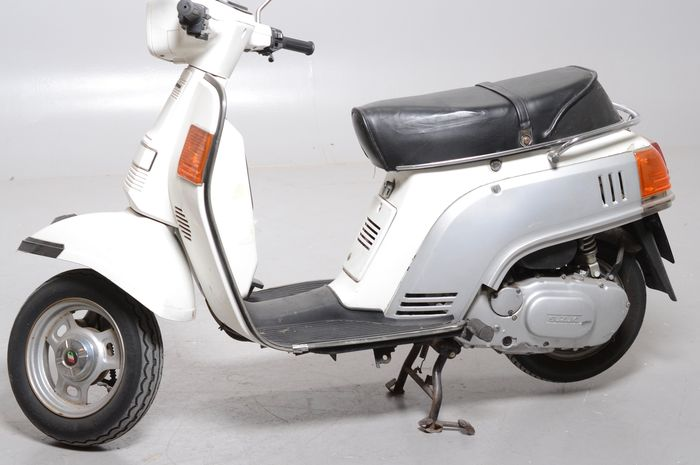 Desainnya sekilas mirip Vespa ternyata ini nenek moyang motor matic Suzuki Bermesin 124 cc.