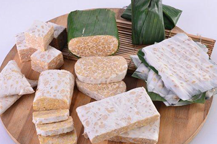 Jangan salah, tempe bungkus daun pisang ternyata berbahaya untuk tubuh. Kok bisa? Begini penjelasannya.