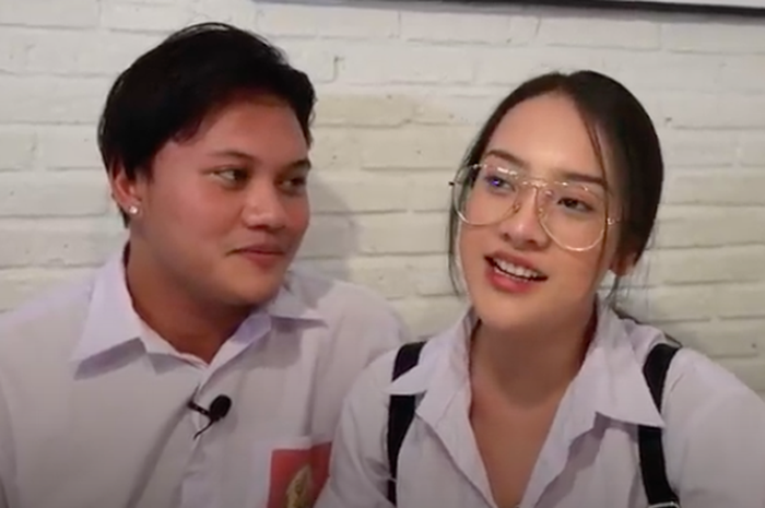 Unggah foto genggaman tangan sambil mention akun media sosial Anya Geraldine, postingan Rizky Febian bikin heboh netizen