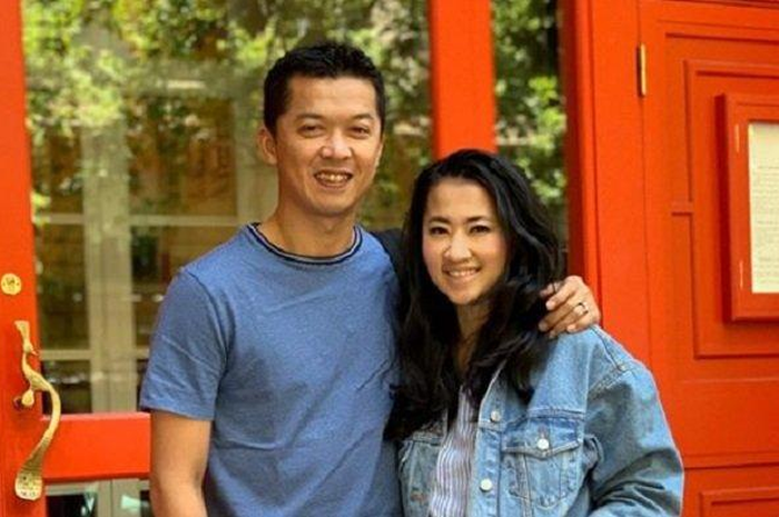 Taufik Hidayat dan sang istri