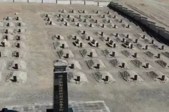 Sebuah kuburan yang berjumlah 80 kuburan terungkap, diketahui kuburan itu adalah milik tentara China yang tewas dalam bentrokan dengan India.