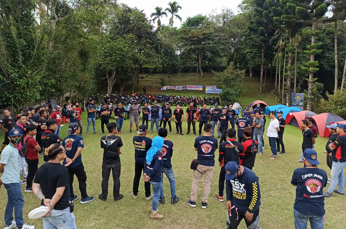 Ratusan bikers menyerbu hari ulang tahun GSX Community Nusantara (GCN) ke-3 di Megamendung, Puncak, Bogor, Jawa Barat.