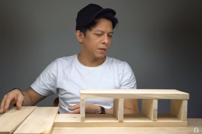 Ariel Noah bikin rak gundam sendiri