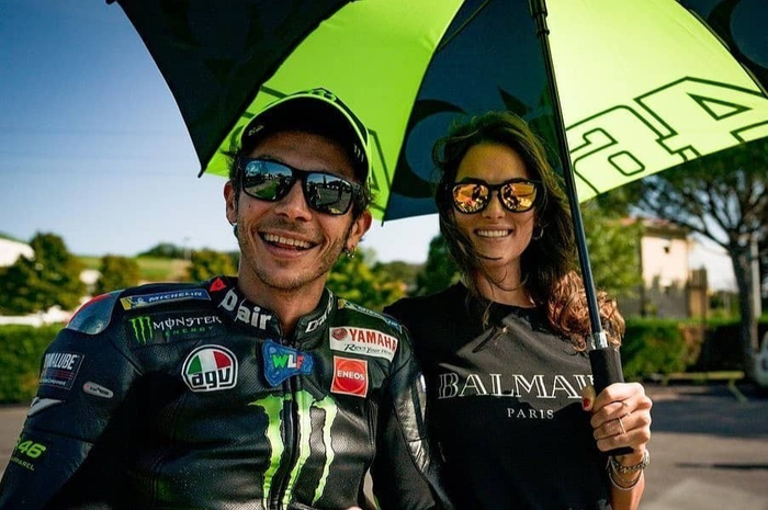 Valentino Rossi bersama Francesca Sofia Novello menjelas MotoGP Misano