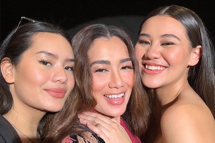 Reza Artamevia bersama 2 anaknya, Zahwa dan Aaliyah
