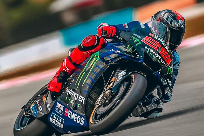 Test rider Yamaha MotoGP, Jorge Lorenzo, dipertanyakan tugas dan perannya oleh Fabio Quartararo dan Valentino Rossi dibandingkan test rider tim MotoGP lain. Jorge Lorenzo terakhir tes motor M1 di tes pramusim MotoGP 2020 Sepang, Februari silam