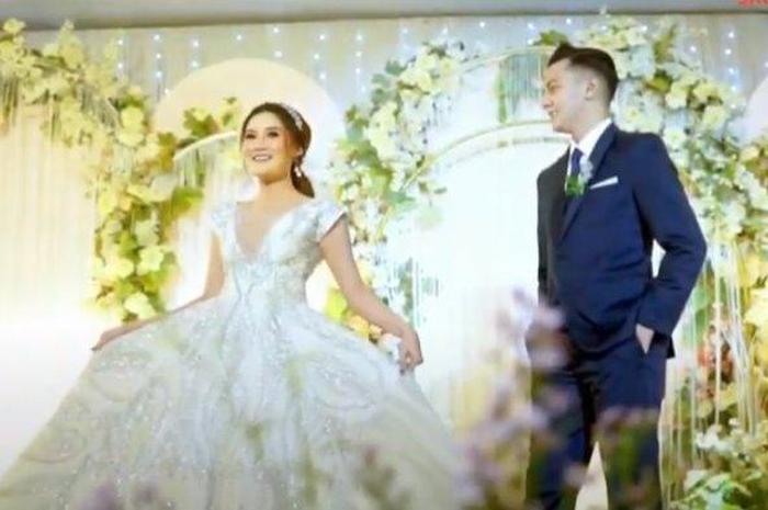 Foto pernikahan Nella Kharisma dan Dory Harsa 