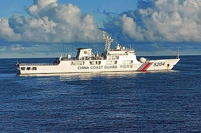 Menyoroti tindakan kapal China yang menerobos masuk ke wilayah perairan Indonesia, sekitar 1.500 km dari daratan China.