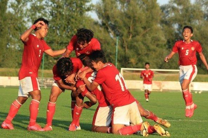 Pertandingan ini bisa kita saksikan melalui link live streaming timnas U-19 Indonesia vs Qatar di Mola TV dan siaran langsung di Net TV pada Kamsi (17/9) pukul 20.45 WIB.