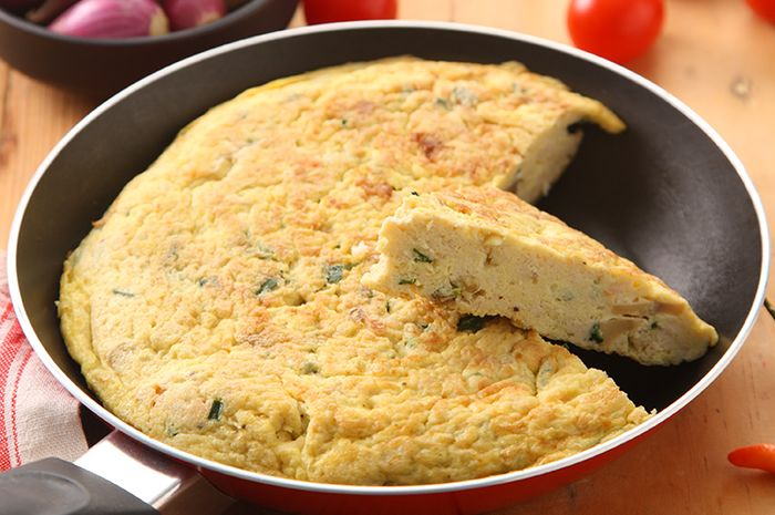 Bikin menu makan malam atau siang dengan bahan sedikit tapi hasilnya jadi enak, yaitu telur dadar tahu lumat.