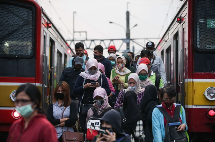 Penumpang KRL dilarang pakai masker scuba dan buff